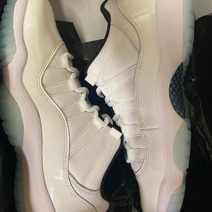 AIR JORDAN 11 RETRO LOW 'LEGEND BLUE'